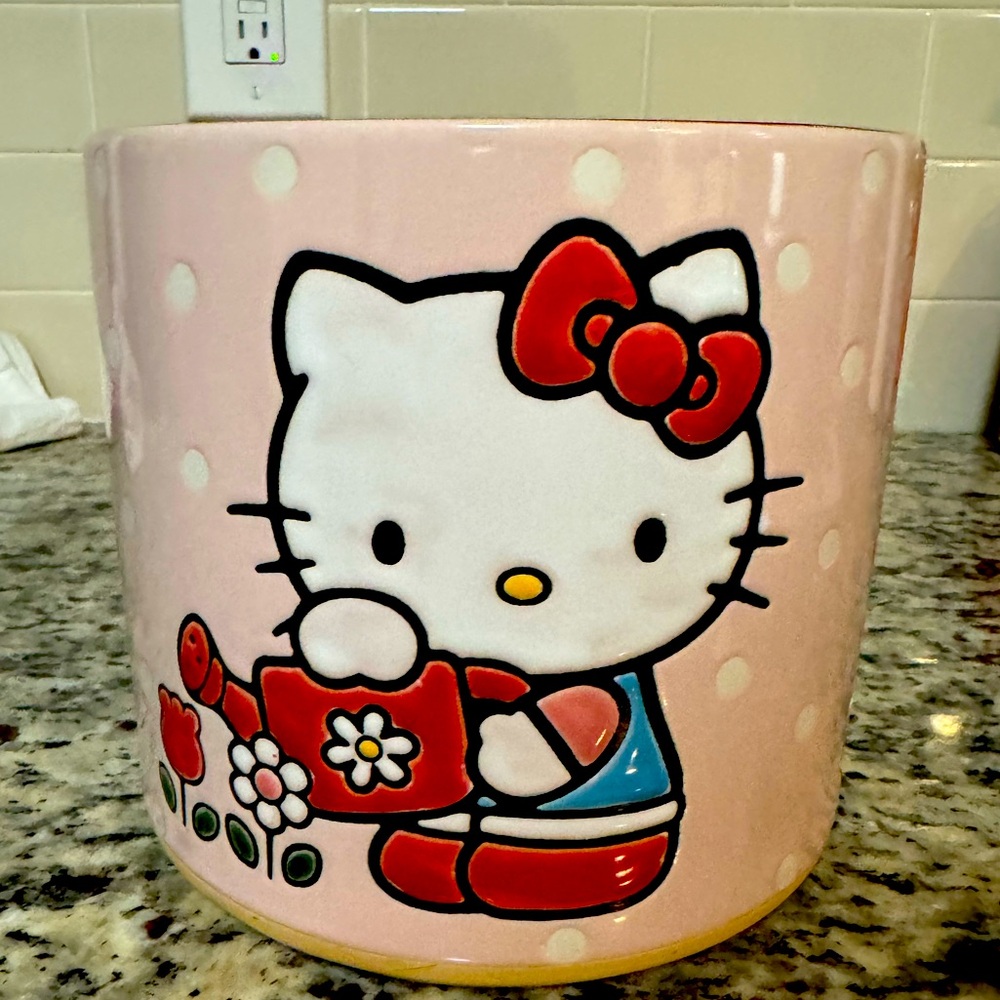 6” hello kitty planter